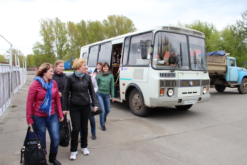 Участников акции на остров Отдыха привез автобус компании «КрасКом».